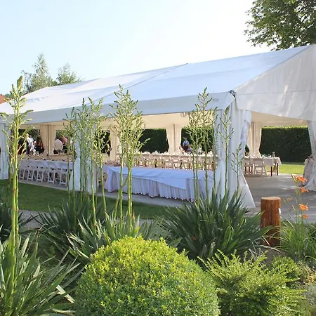 Zlaty Dukat 招待所 3*